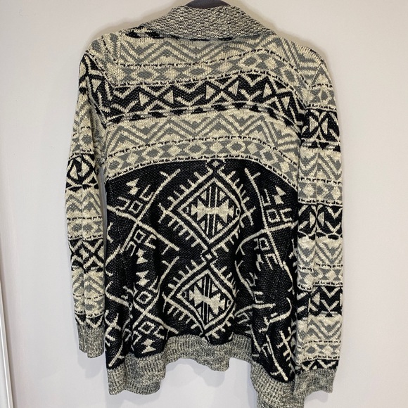 •2/$30• Hippie Rose Black, Gray, & Off-White Boho Aztec Pattern Cardigan - Picture 3 of 3